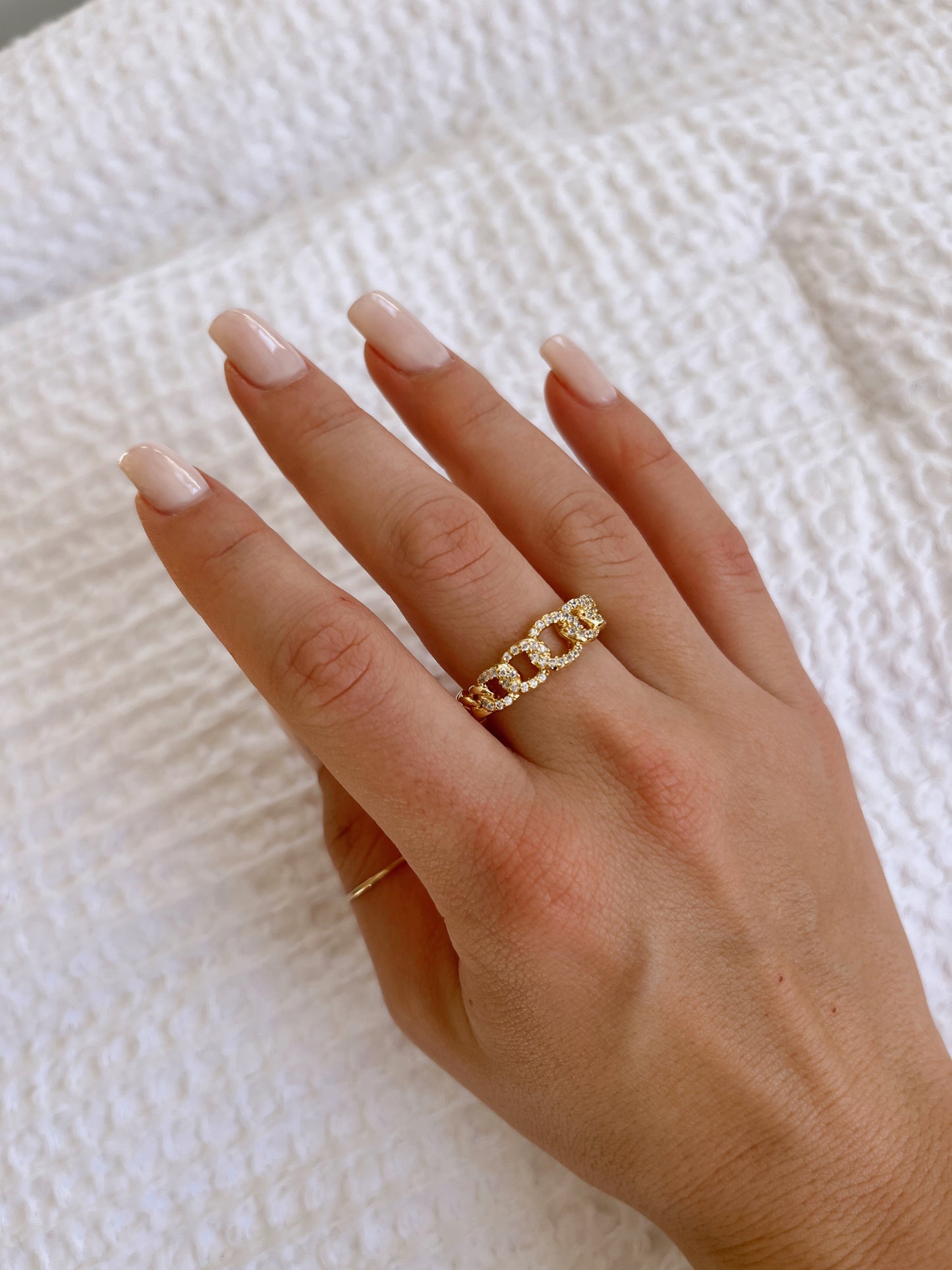 “Stand out” chain ring