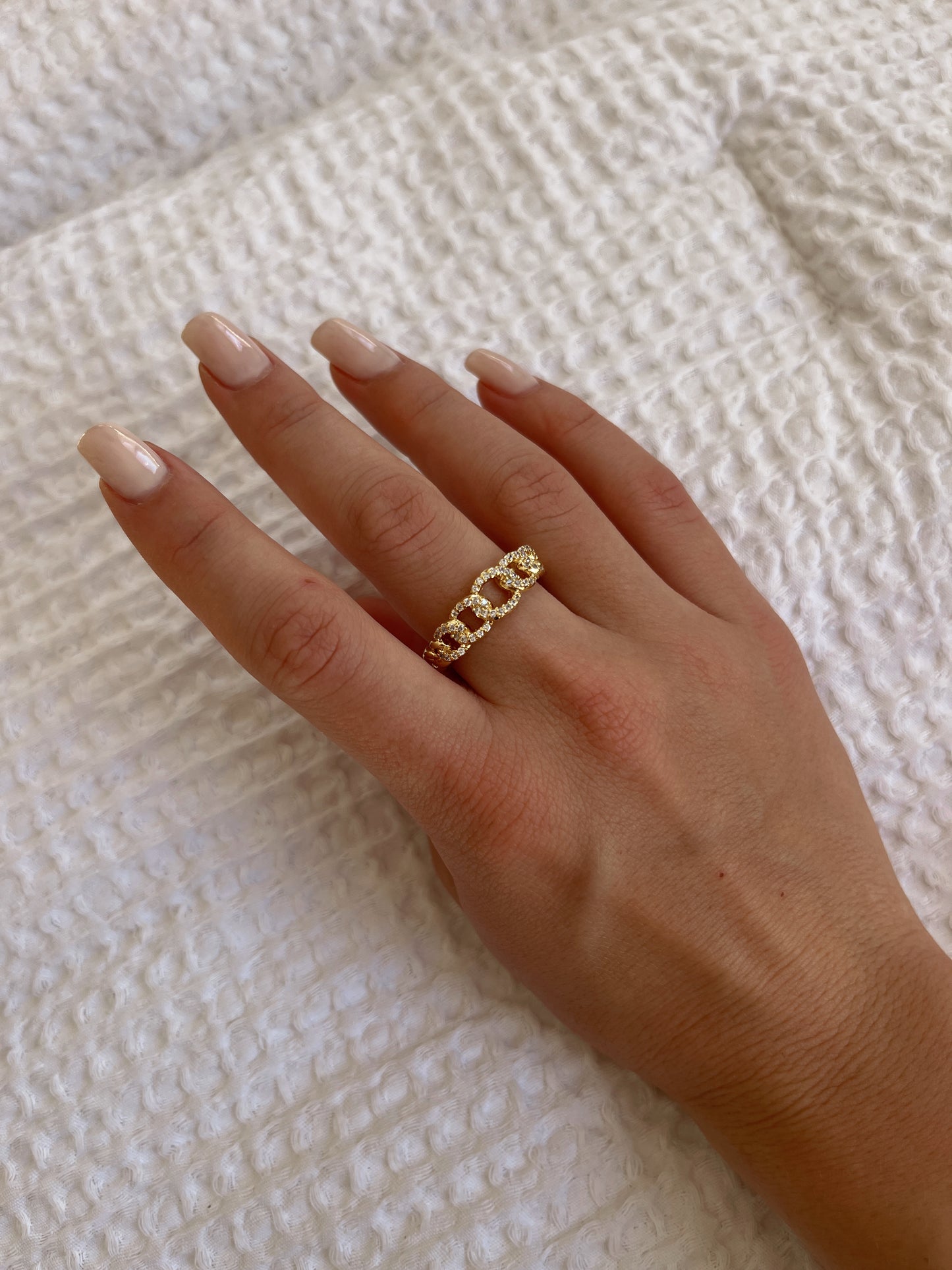 “Stand out” chain ring